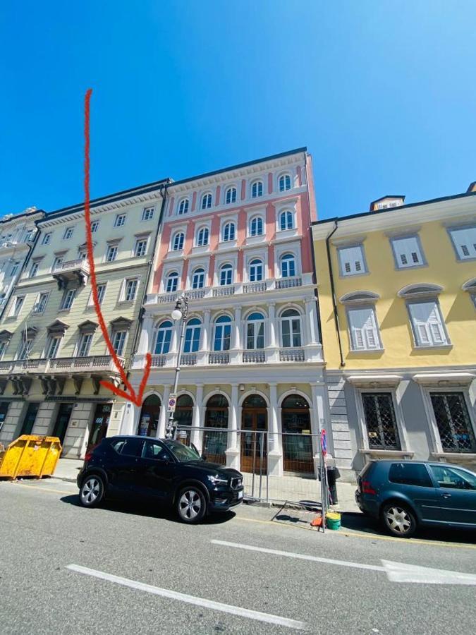 Piazzaborsa Charme Apartment Trieste Bagian luar foto