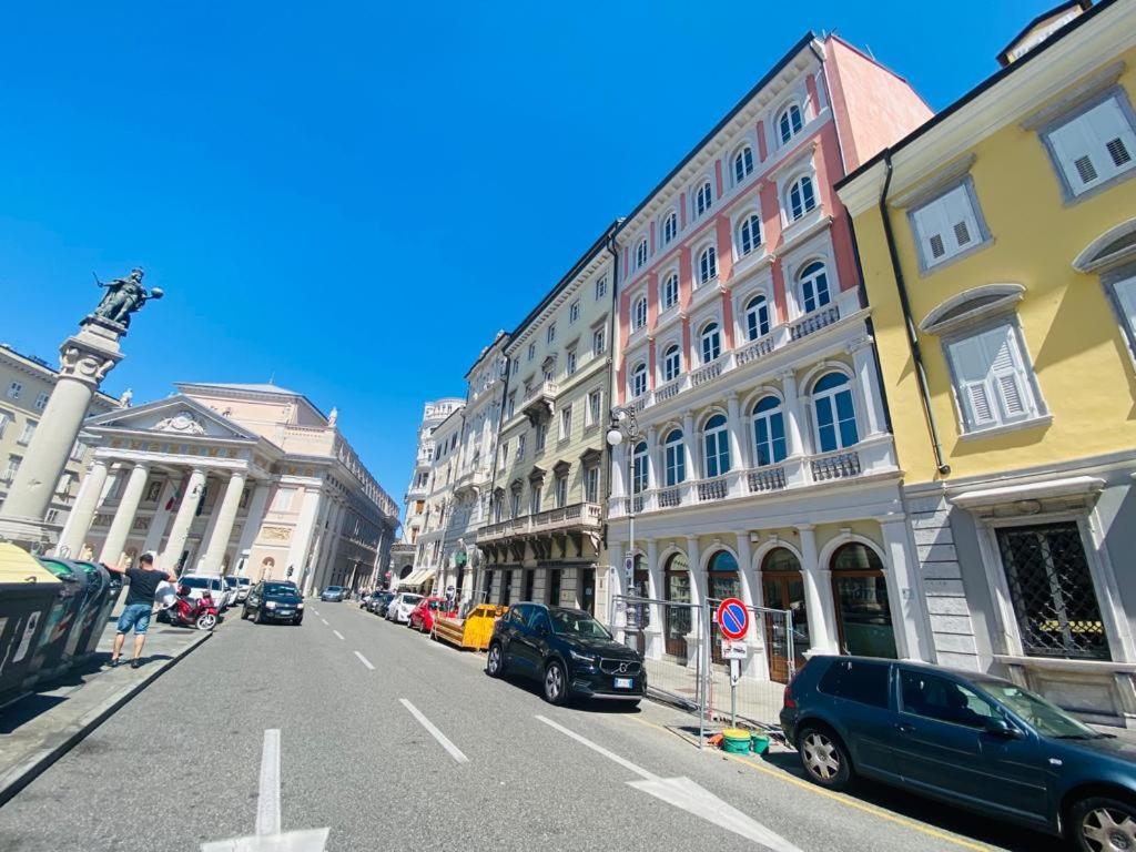 Piazzaborsa Charme Apartment Trieste Bagian luar foto